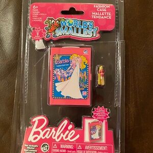Barbie Mini Fashion Case with 2 mini figures.